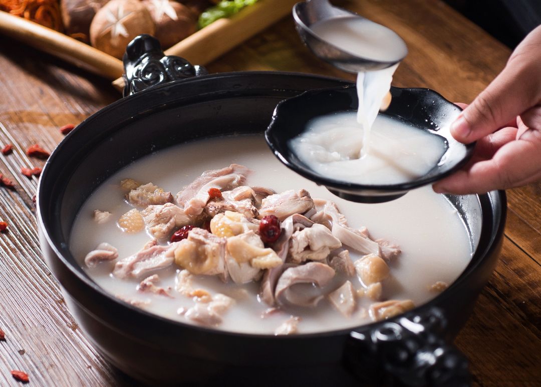 酷炫新地标！6m高巨型太空人登陆星城，开启未来进行时