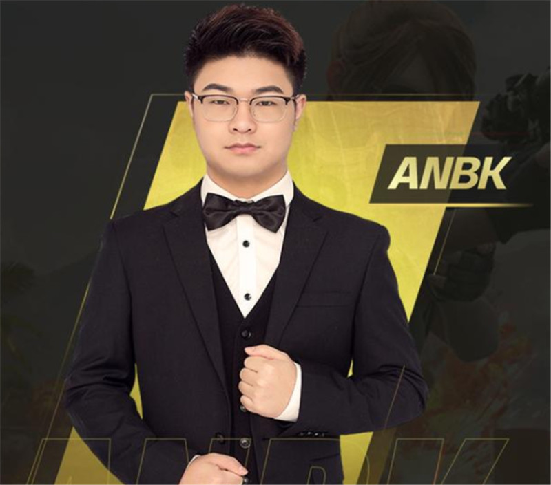 蔡萝莉整容后气质大变？JK白袜都不可爱了，王小歪却靠实力获赞