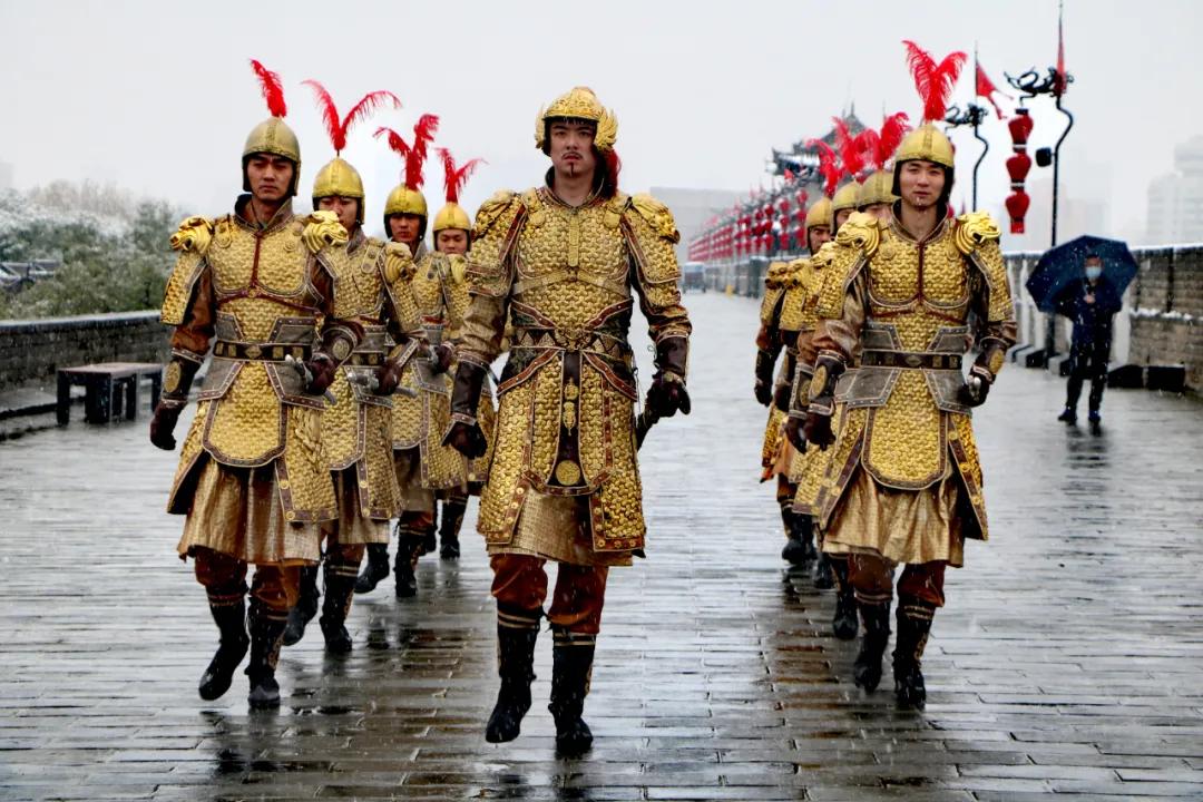 今天，一起去揭开“金甲男团”的神秘面纱……