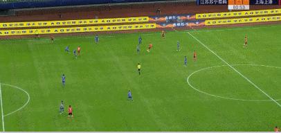 1红3黄0争议,韩国裁判MVP!91分钟暖心一幕,中超少见