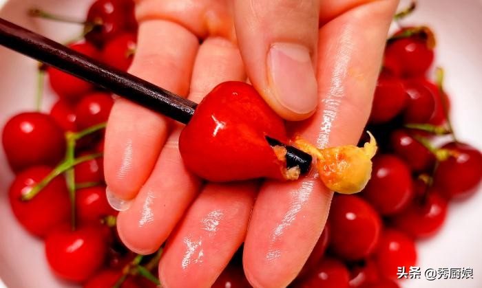 市场碰到此果别手软,营养极高,简单一煮放冰箱里,过6月就少了