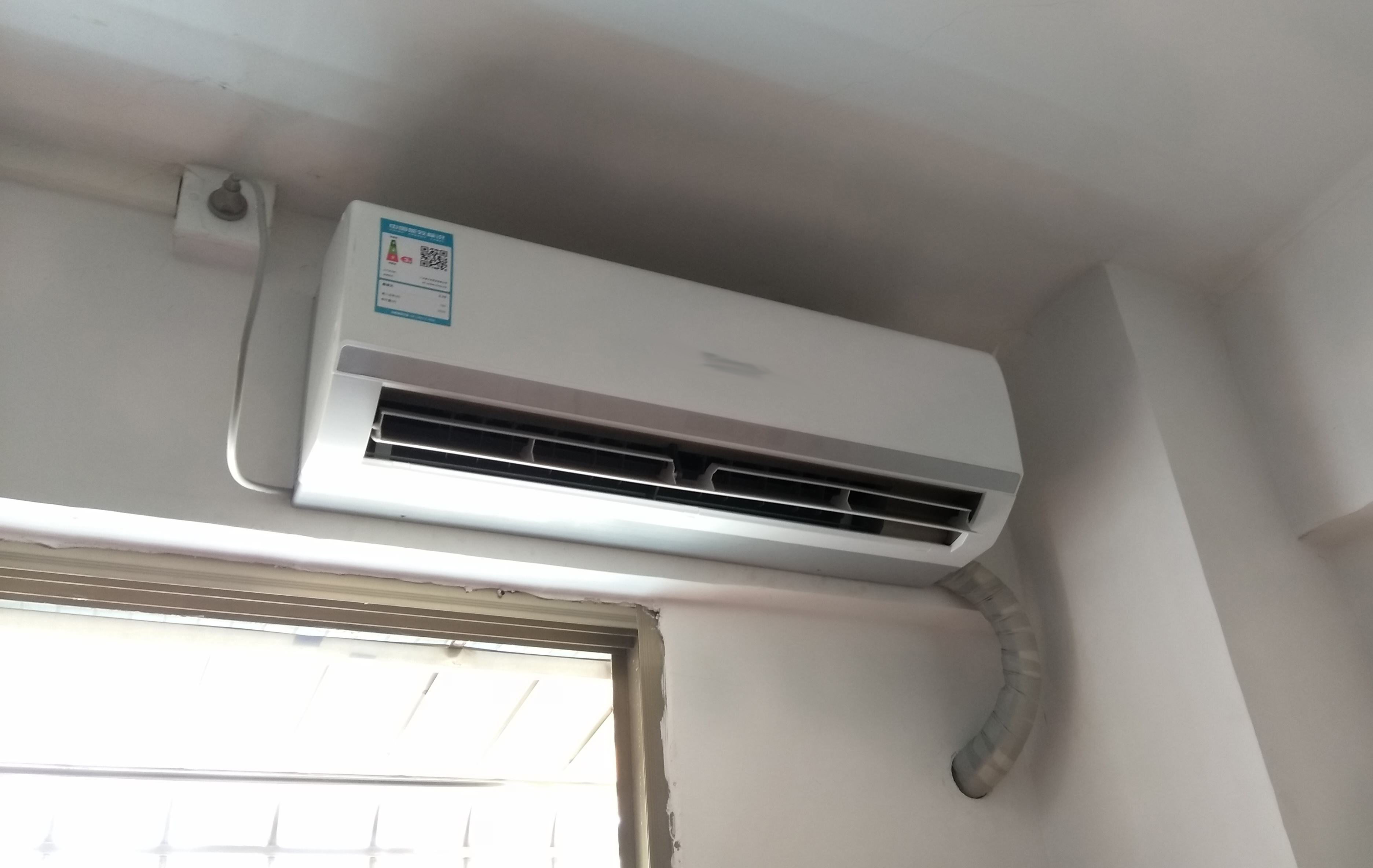 美的空调漏水内机漏水一滴一滴的,空调内机和外机连接管漏水还结霜