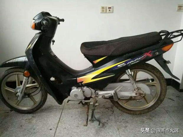 豪爵110-6一箱油跑多少公里,豪爵110一般加多少机油