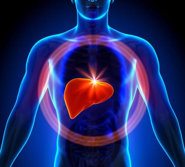 56岁退休教师深夜急诊抢救，医生提醒：这些人最好不要吃大蒜