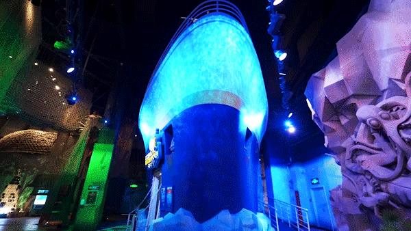 日夜不同科技感,春节潮玩创新方