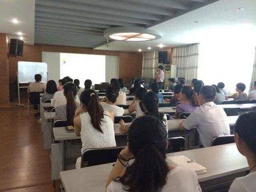 如果遇到小人欺负人该如何应对,被小人欺负是反击还是忍让