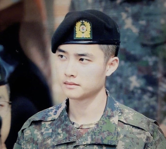 exo鎴愬憳琚矇涓濆簲鎻撮渿鎾煎埌,exo绮変笣搴旀彺琚埆鐨勫洟闇囨捈