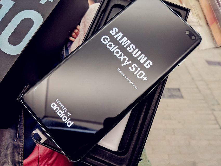 三星s10+开箱琉璃绿,三星s10+港版