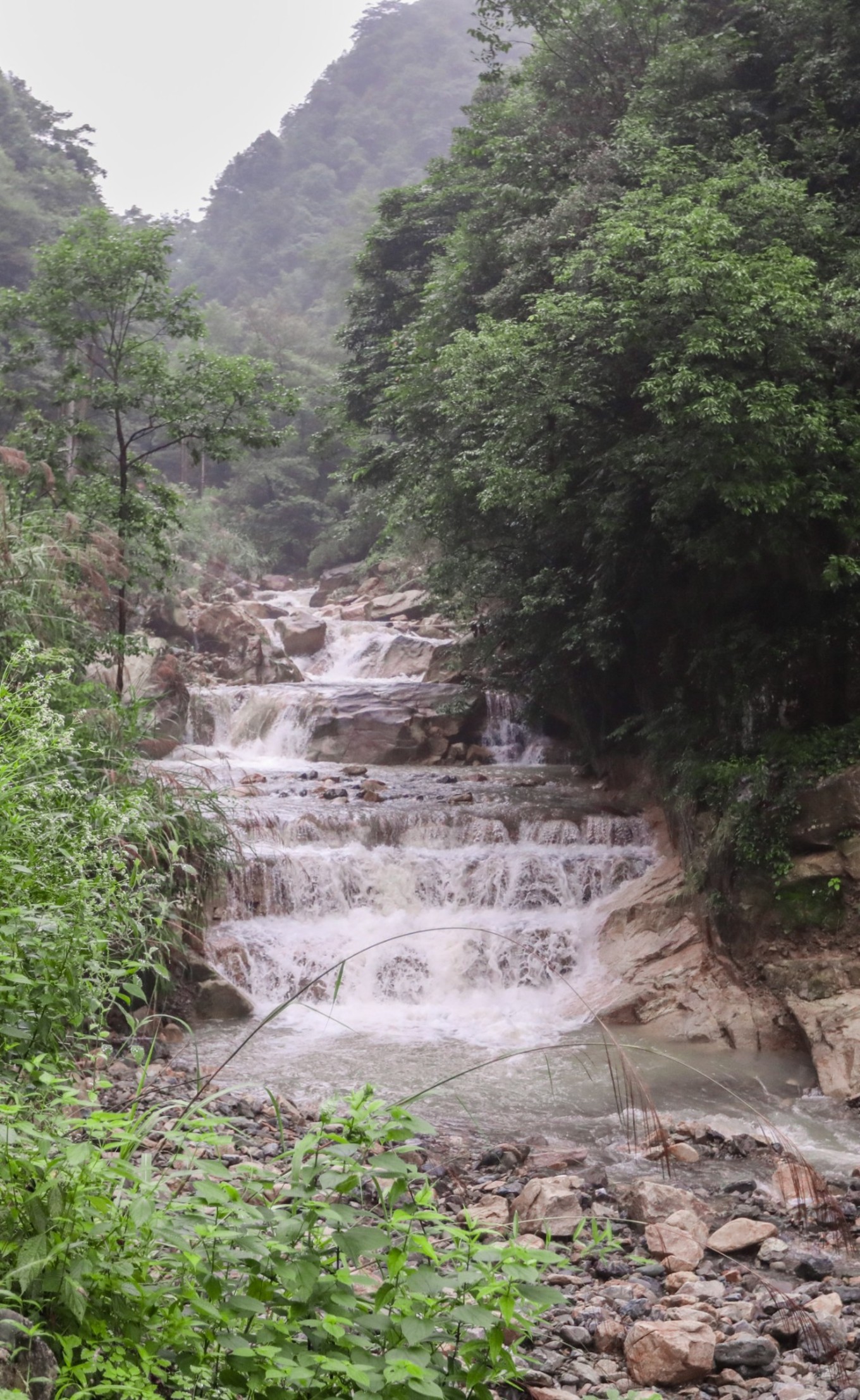 桐庐山湾湾漂流门票多少,桐庐山湾湾漂流景区在什么地方