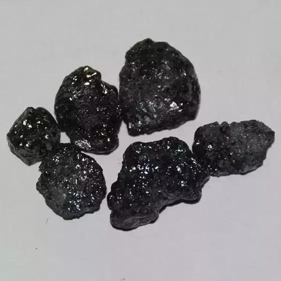 钻石的原石原来长这样,钻石的原石是特别的轻又硬