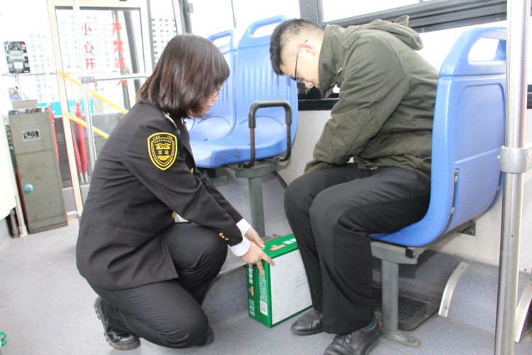 公交车票价为什么这么低,公交车票价那么低挣钱吗