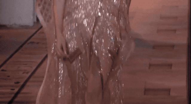 刘亦菲金裙子,刘亦菲穿一袭仙女裙现身活动