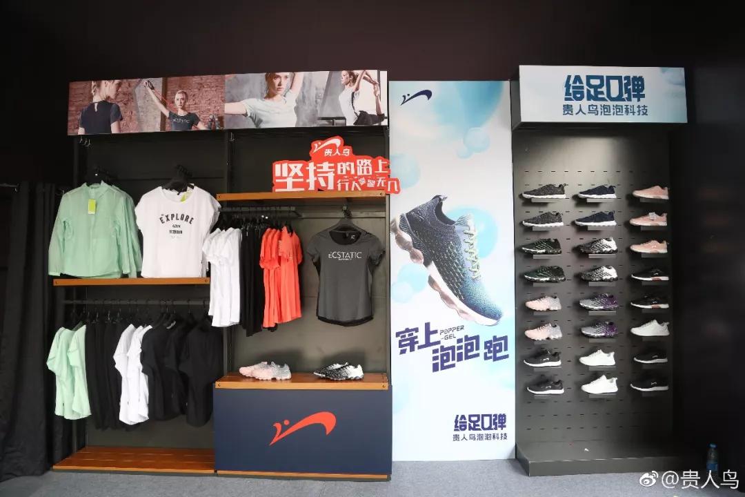 中国4亿千禧一代特别爱买奢侈品和限量版；美国时尚零售一泻千里