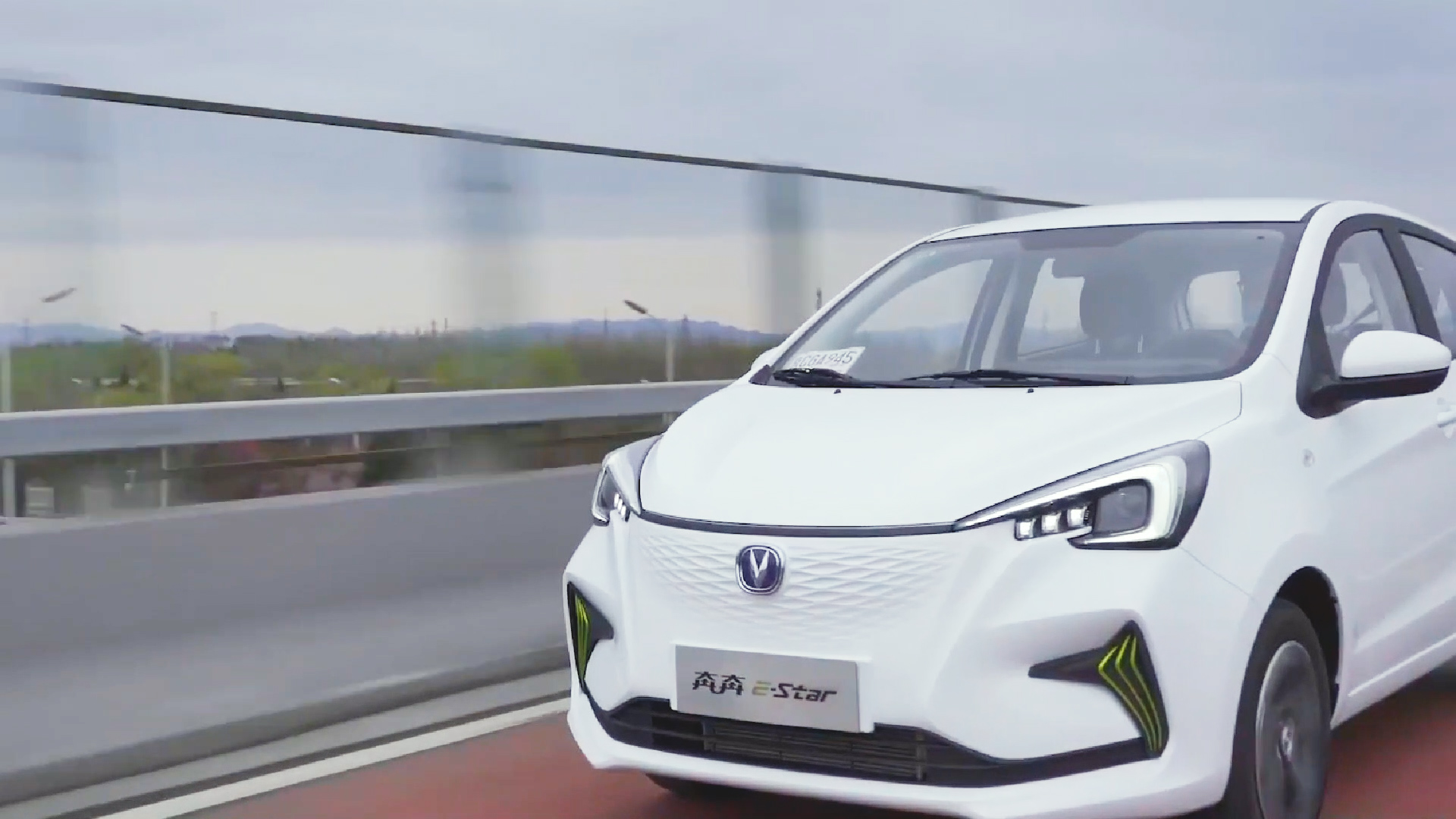 开五菱宏光miniev回老家,奔奔e-star对比五菱mini