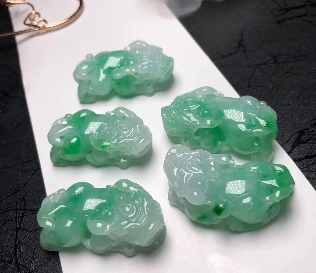 挑选翡翠吊坠牢记以下几点,翡翠吊坠选什么款式好