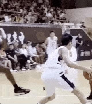 中美篮球差距还是太大，三场狂胜95分，詹韦儿子联手太强了