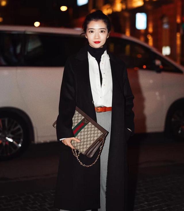 开春这样穿清新又有质感毛衣,毛衣这样穿再普通的毛衣也时髦