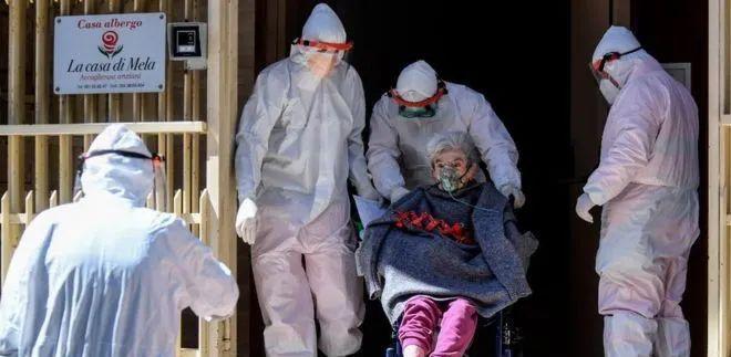 法国护士裸体抗议照片曝光:求求你!不要让我们赤裸面对病毒!!