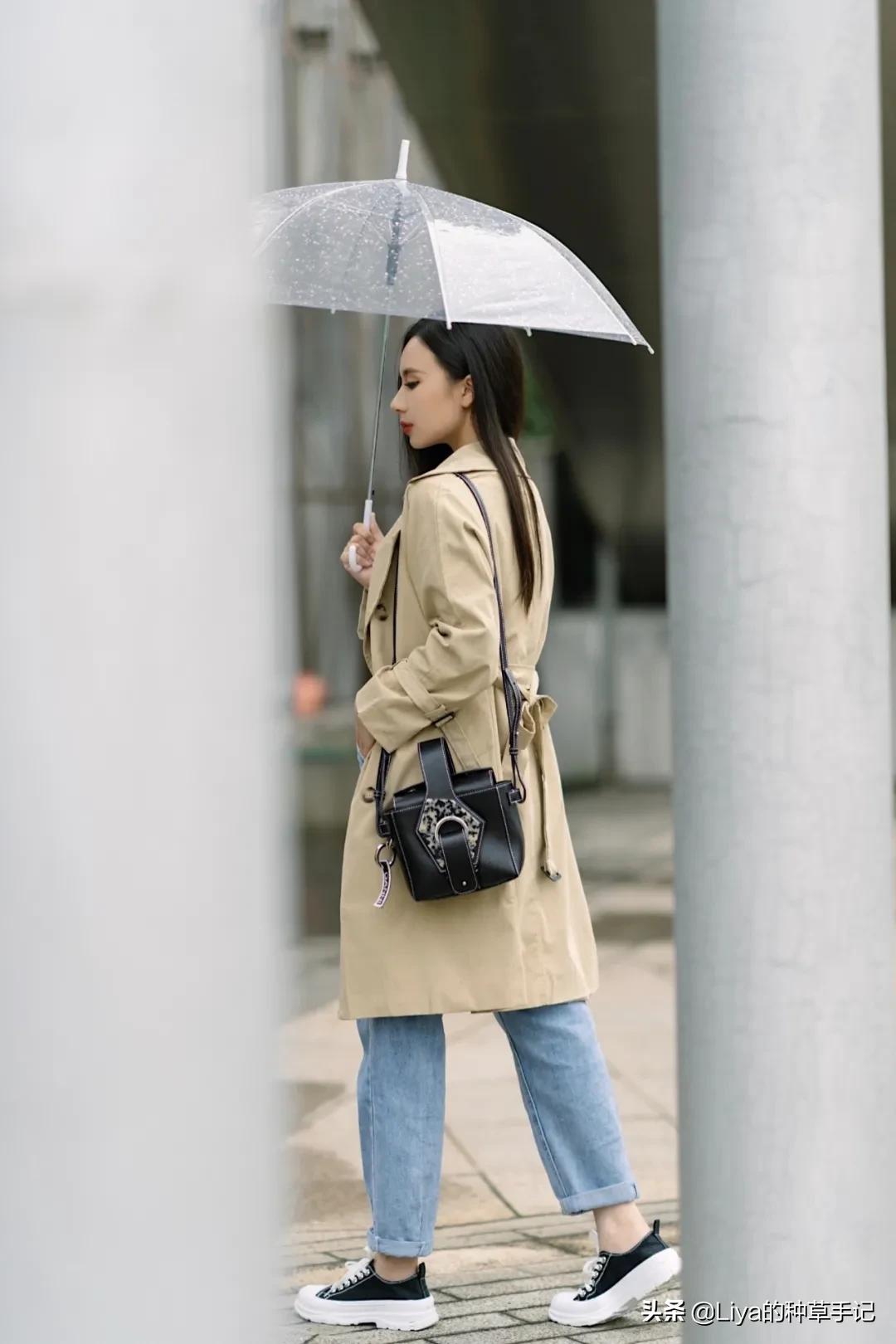 今年最流行的长款风衣洋气,今秋终于流行风衣外套时髦好看