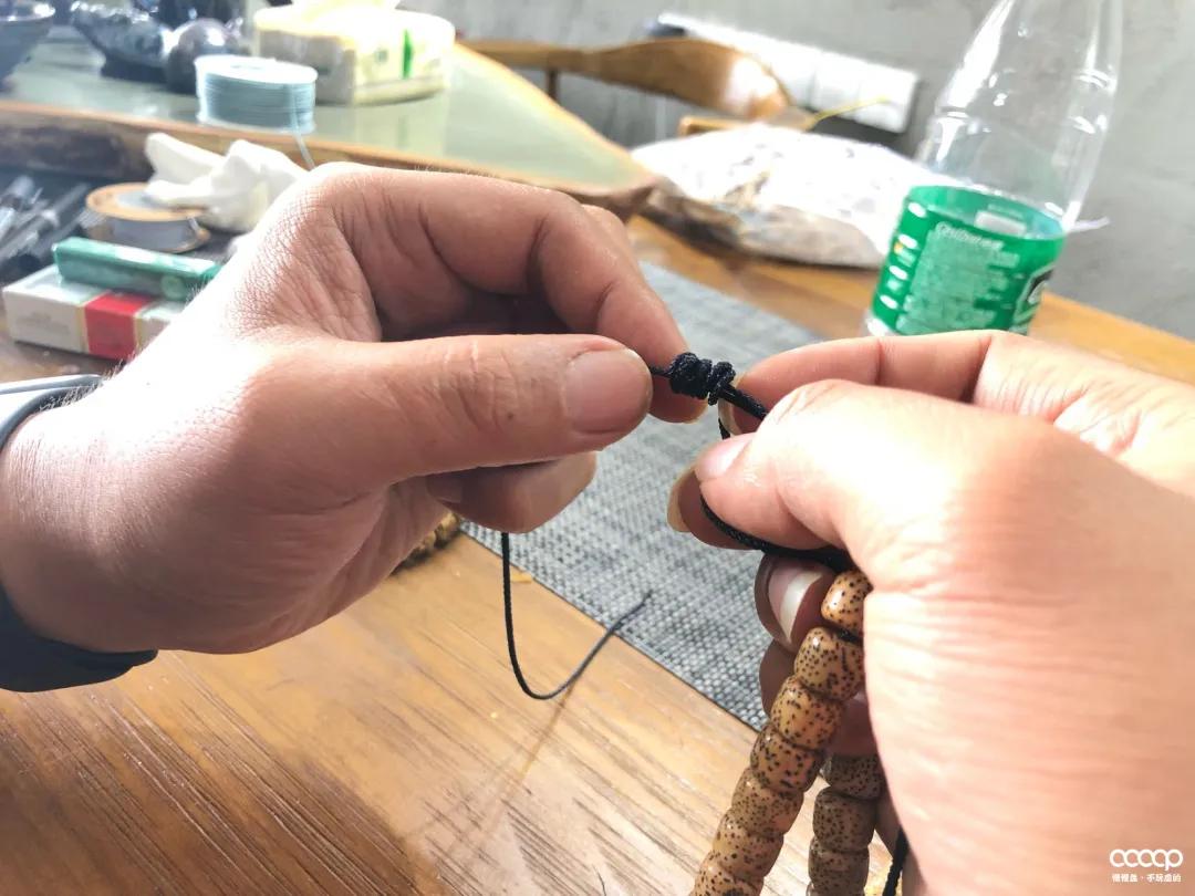 佛珠手串绳结怎么解,手串绳结太紧怎么解开