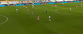 十个足球比赛常用过人教学,球场上的经典技巧大家都学一学吧