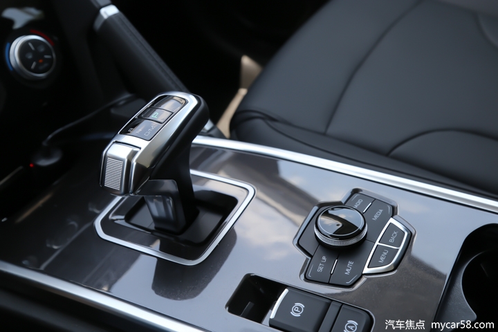 2017款哈弗h6红标1.5t运动版,全新一代哈弗h6到店简要实拍