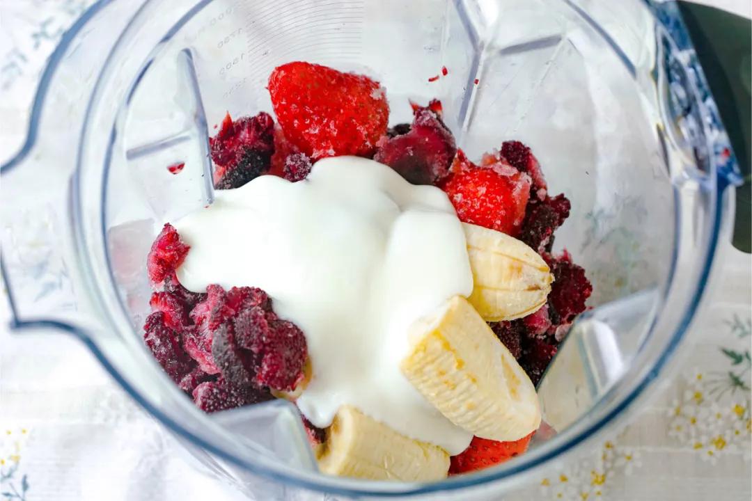 不加酸奶不加淡奶油的水果冰淇淋,不加牛奶只加奶油的原味冰淇淋