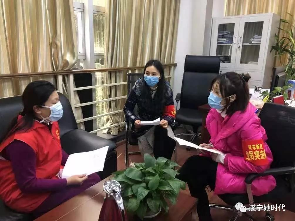 巾帼志愿者撑起抗疫防疫半边天,抗疫志愿者为出征勇士护小家
