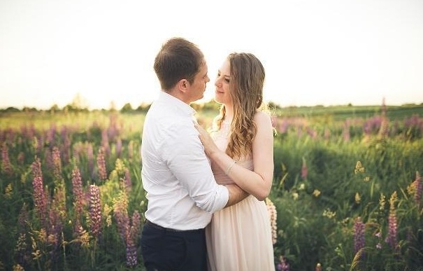 发现自己放不下前任怎么办,发现新欢不放下旧爱的表现