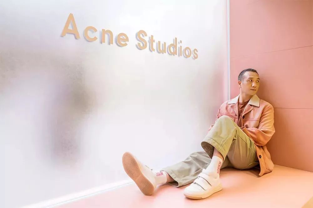 全球仅50多家店、年销售2亿欧元的Acne，门头竟然无LOGO？