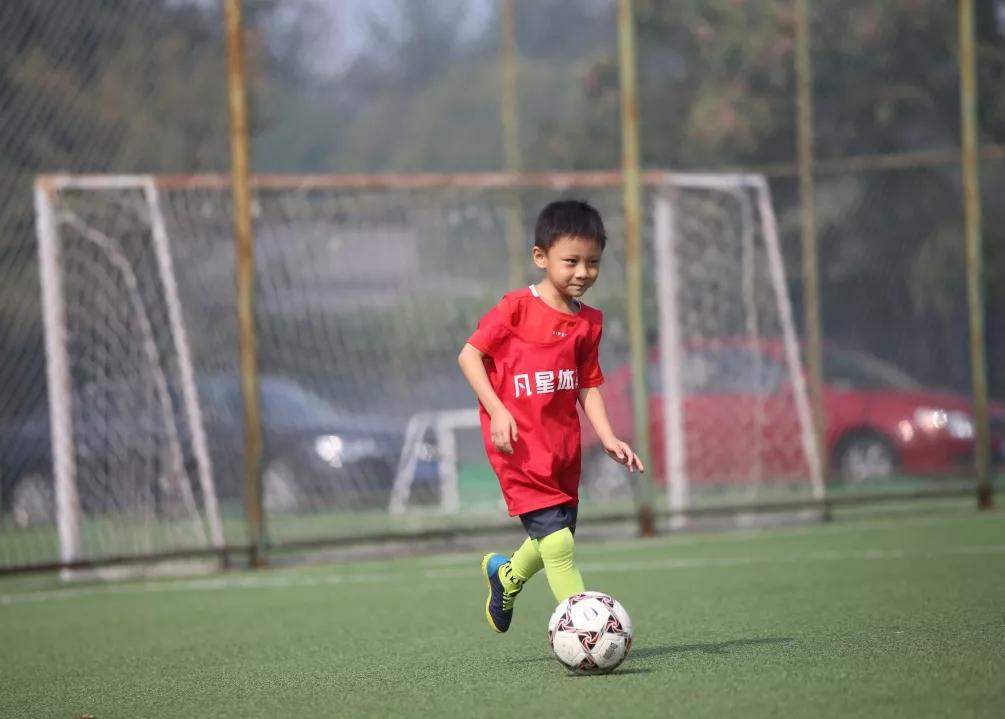 为女儿练体育做减法，我决定送她去私立学校试试…