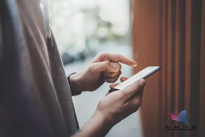 长期玩手机会导致眼睛黄斑病变吗,玩手机黄斑病变失明能治好吗