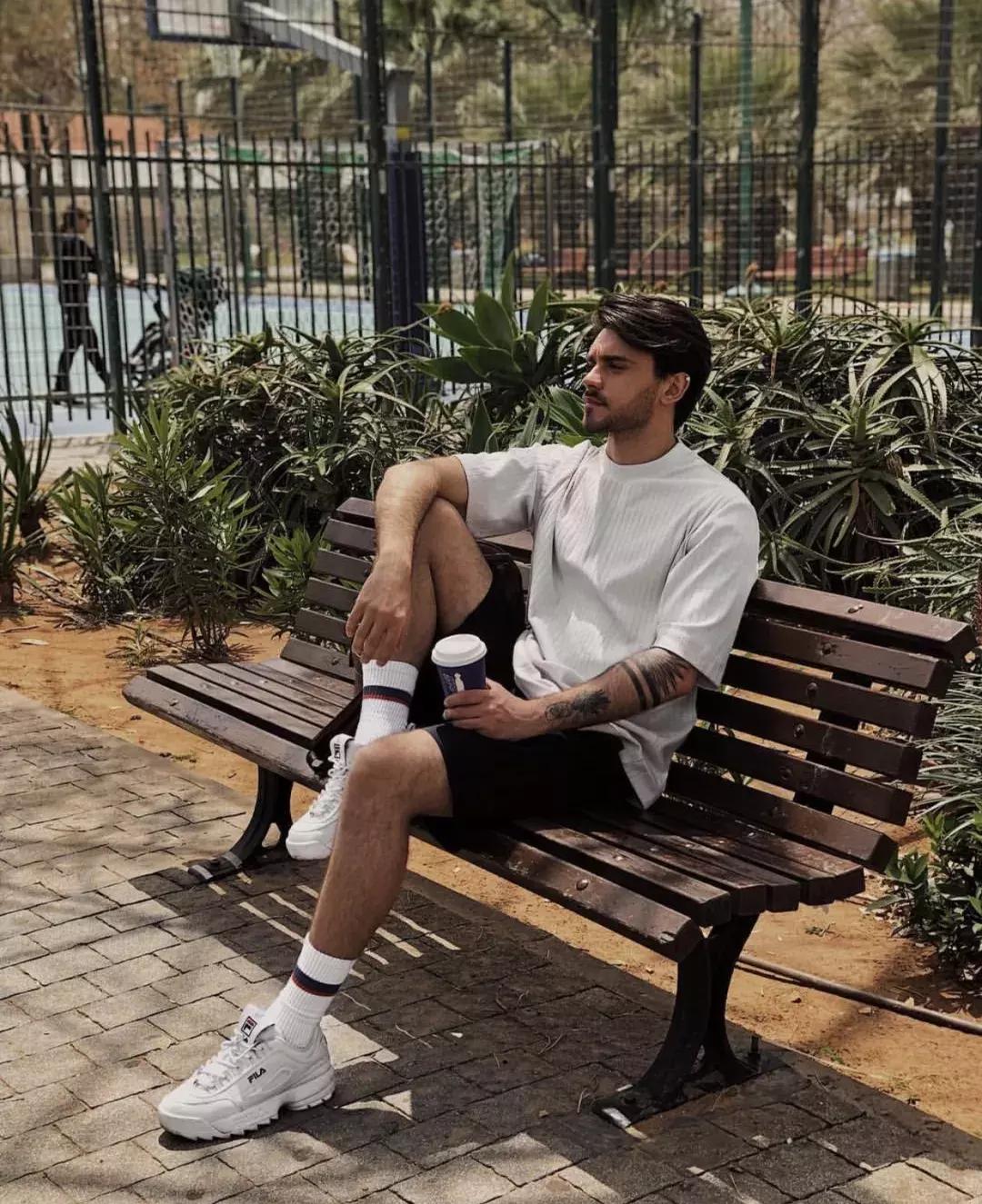 男士夏天穿短裤配什么鞋子好,舒适男士夏天休闲短裤