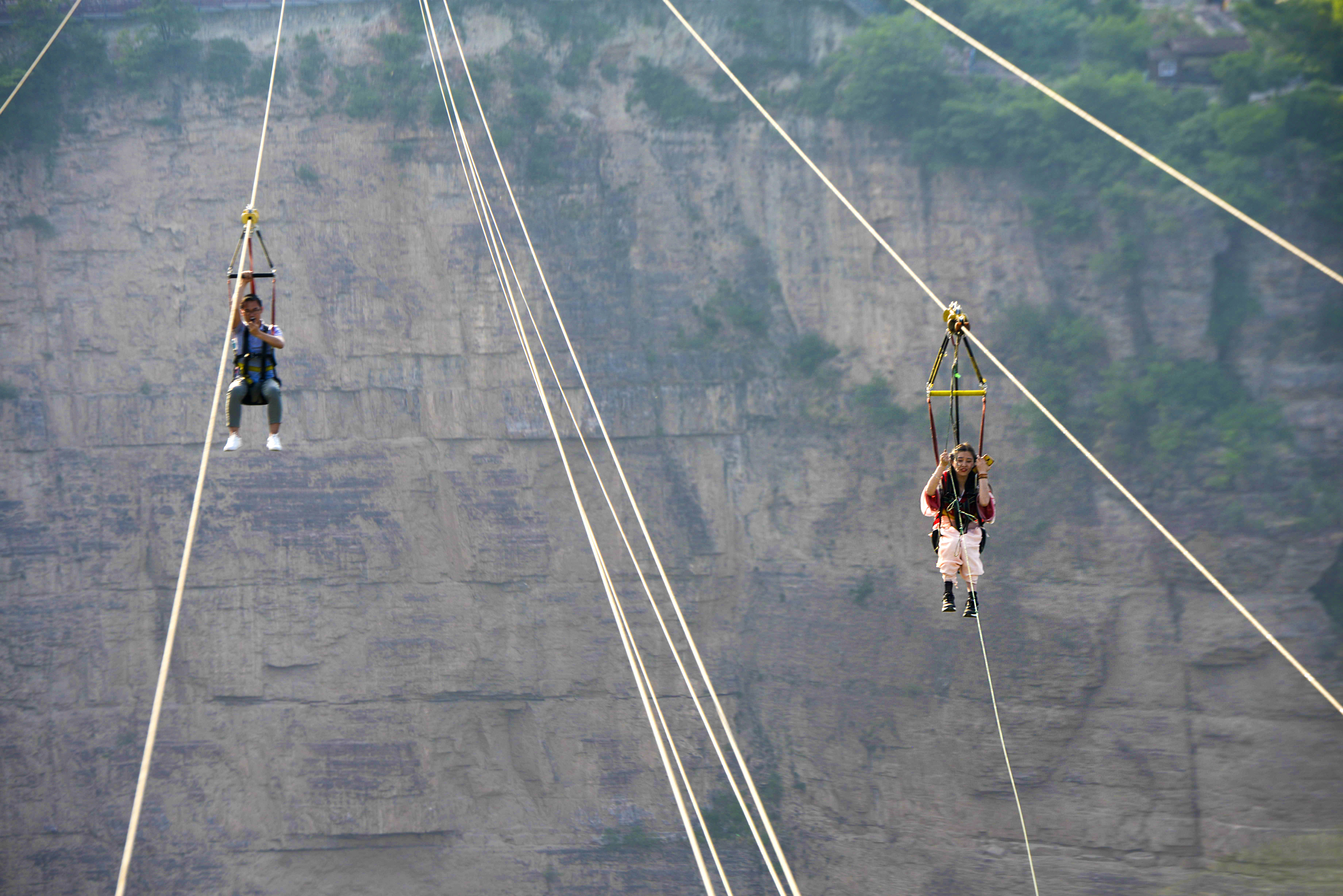 来到这里，我承认我腿有些软，但我还是痴迷于它的美