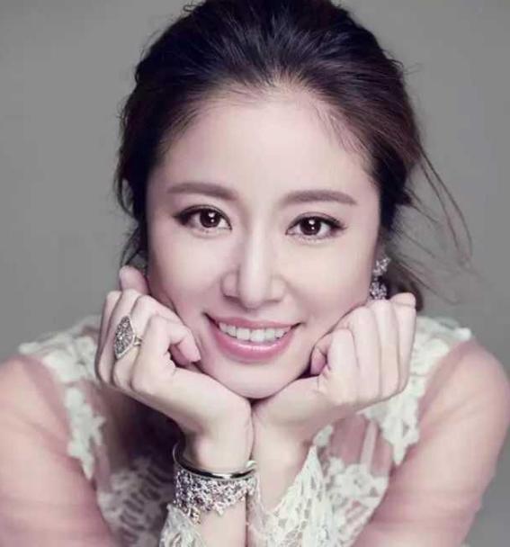 烤瓷牙明星吴宣仪,娱乐圈中明星们的烤瓷牙