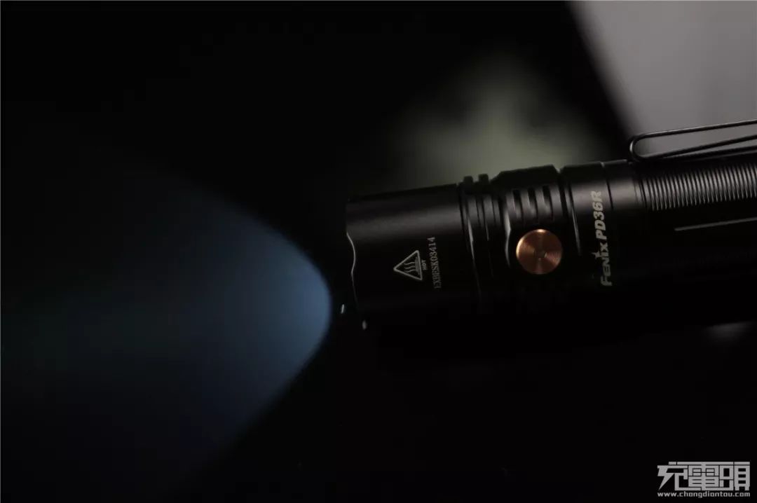 fenix菲尼克斯pd36r强光手电测评,fenixpd36rv2.0战术手电筒