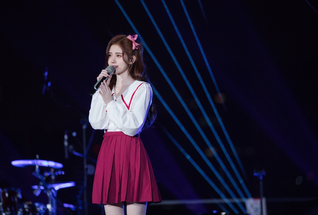 鞠婧祎月光之下请相爱红色蝴蝶结,鞠婧祎的同款蝴蝶结连衣裙图片