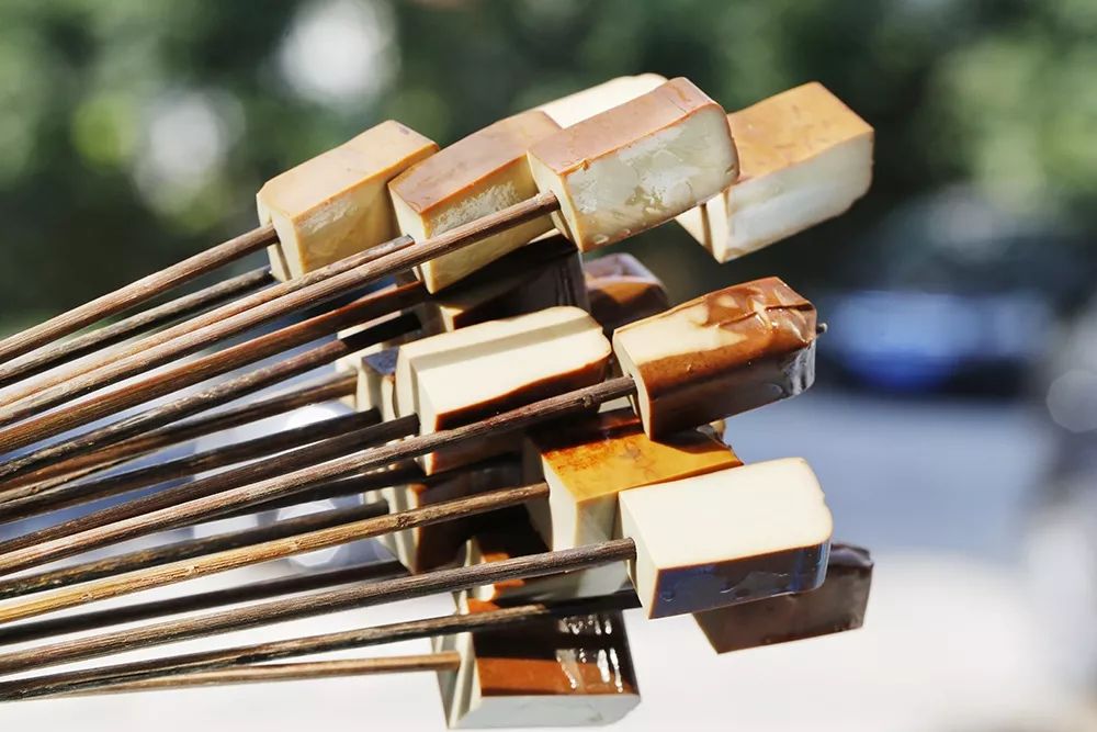 重庆的串串凭着份量实在的资格串味儿在南充开业至今打卡到上瘾!