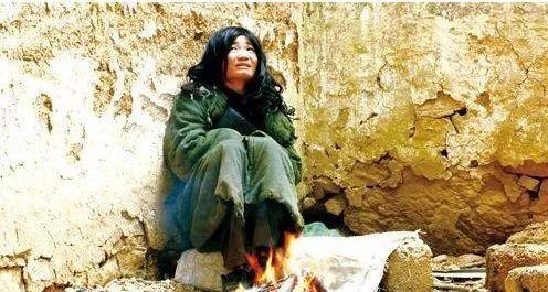 小伙饿死家中原因,男孩被饿死在家中发现大量食物