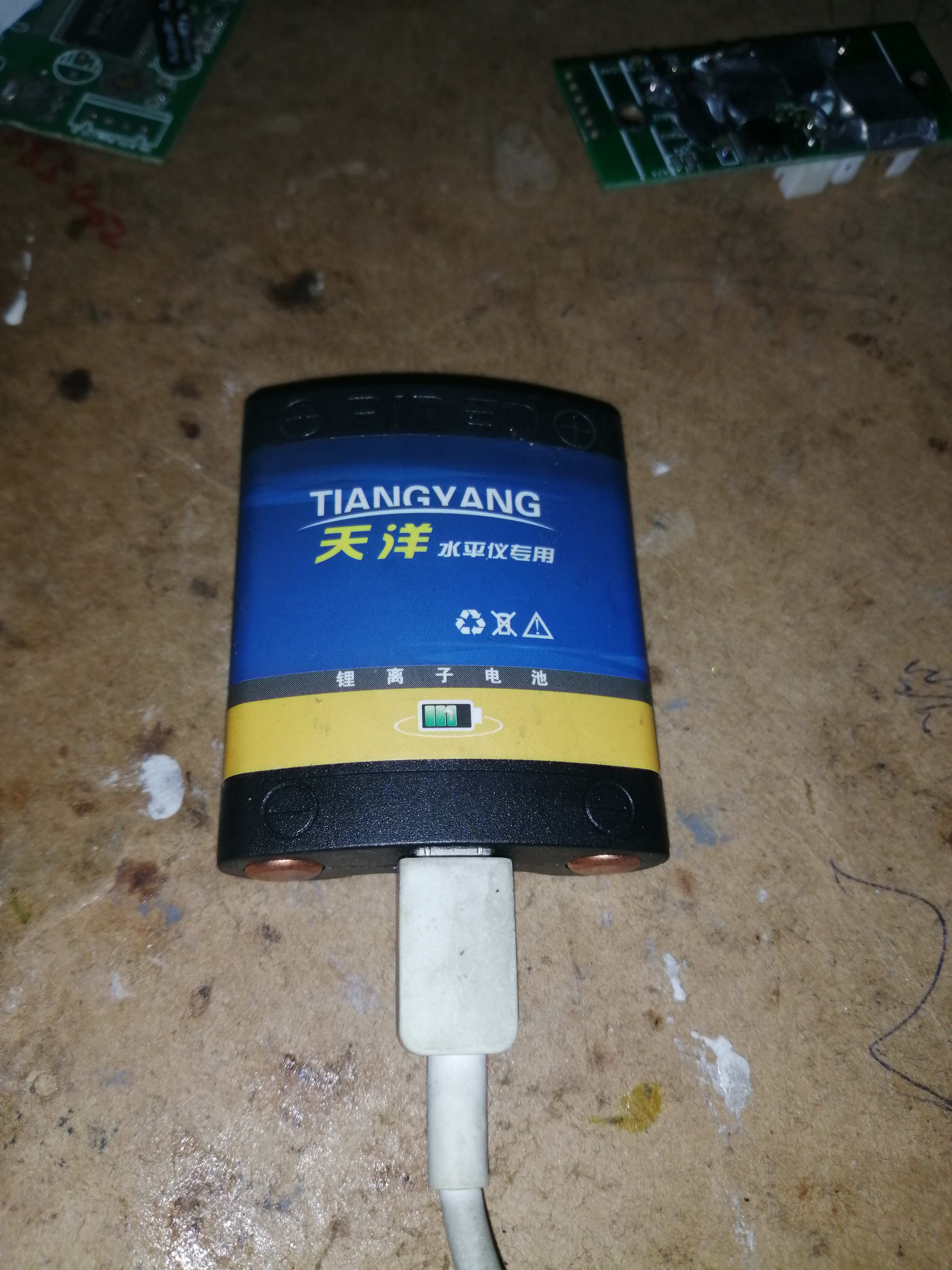 朋友一台电子投线仪坏了拆开看看里面有什么顺便修一修