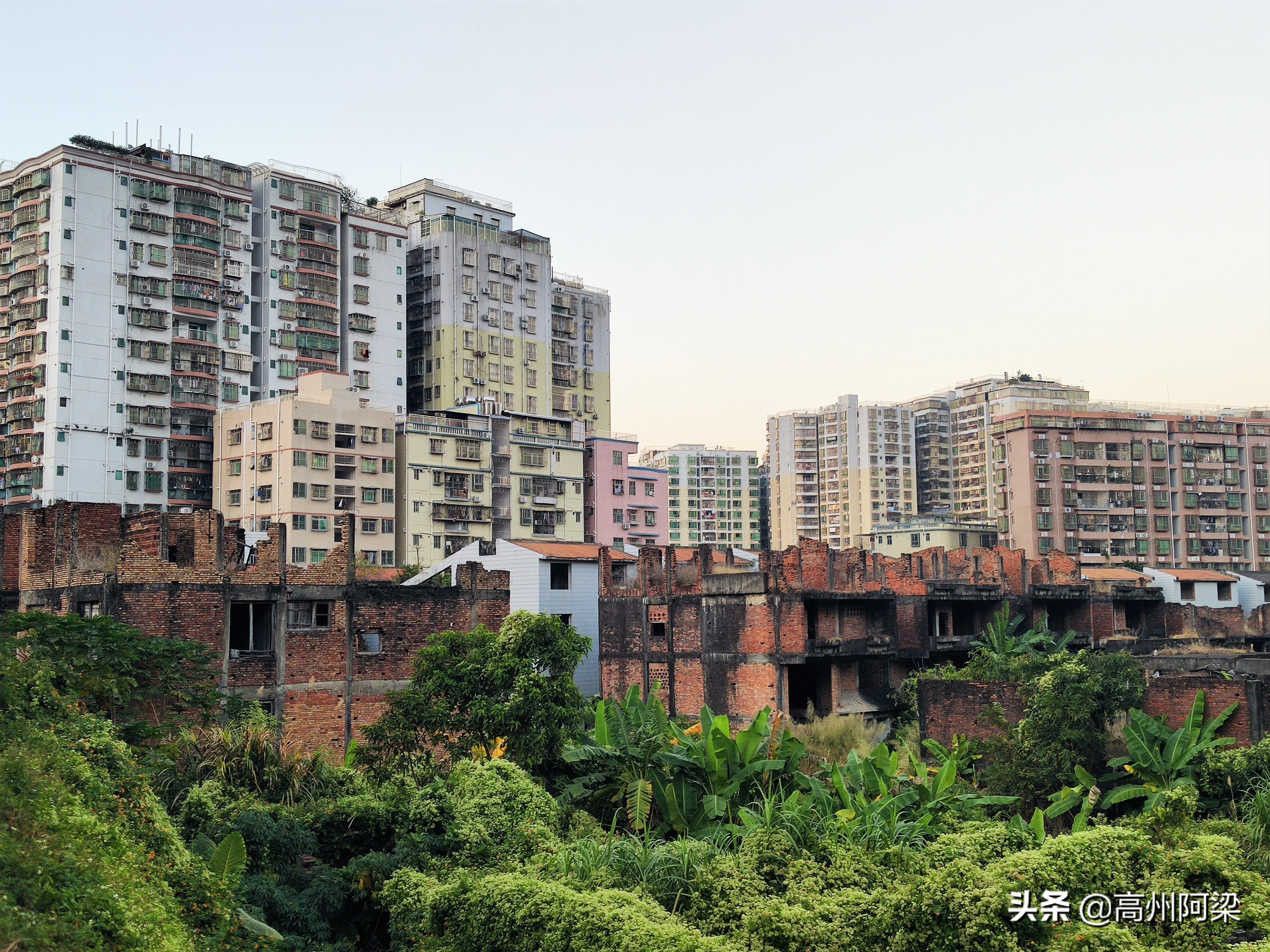 深圳半山腰富人区别墅,深圳闹市区烂尾别墅5万一楼