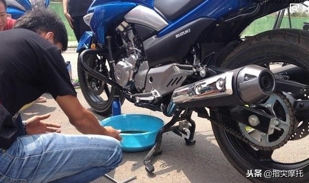 摩托车冬季机油5w30和5w40哪个好,摩托车冬季需要更换冬季机油吗