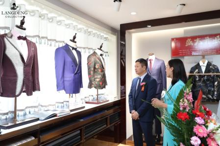 浪登不仅能3D“量体裁衣”还能定制皮鞋！浪登定制潍坊旗舰店开业