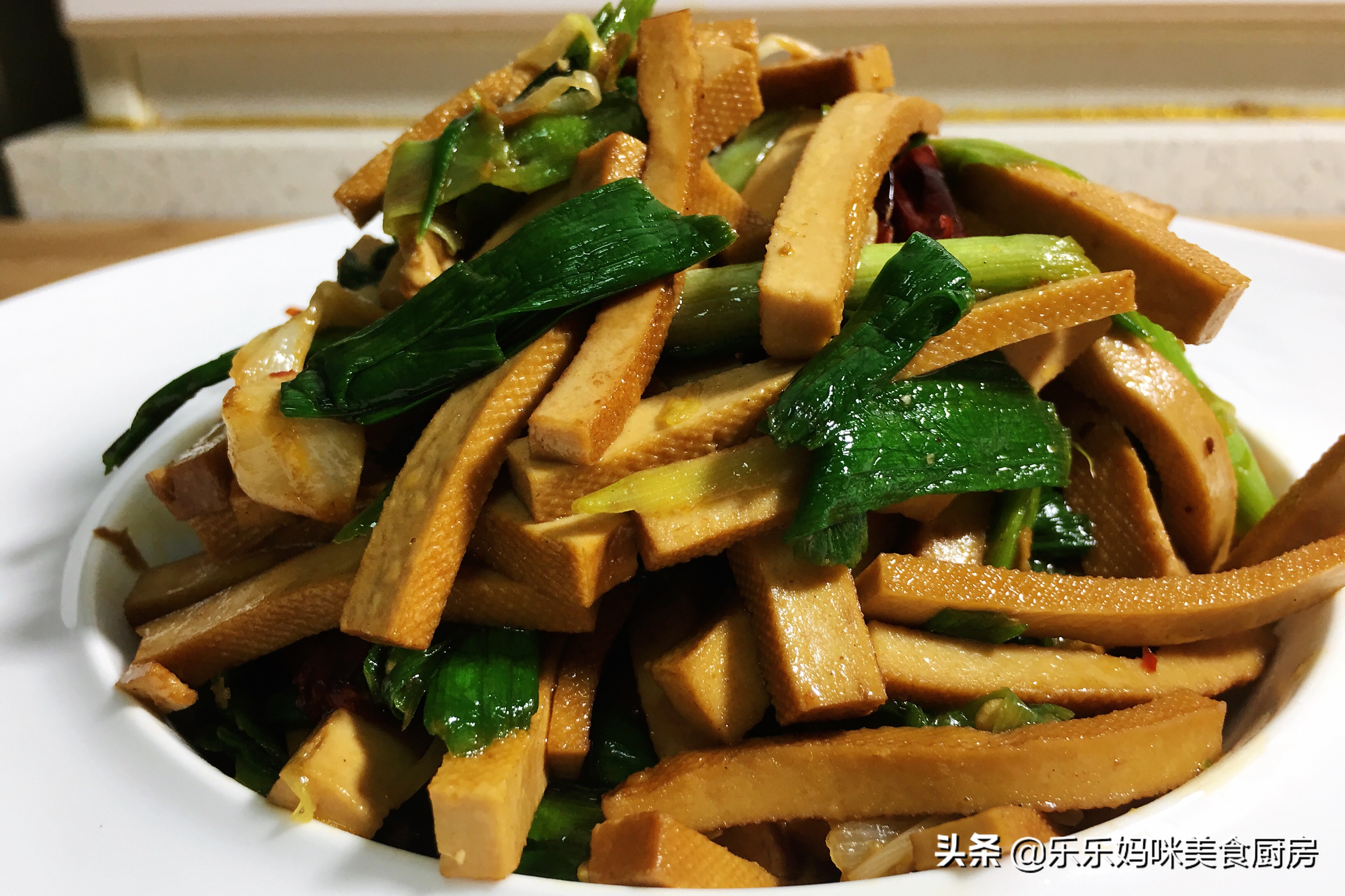 炒豆干放姜,炒豆干怎么炒才不发黑又好吃