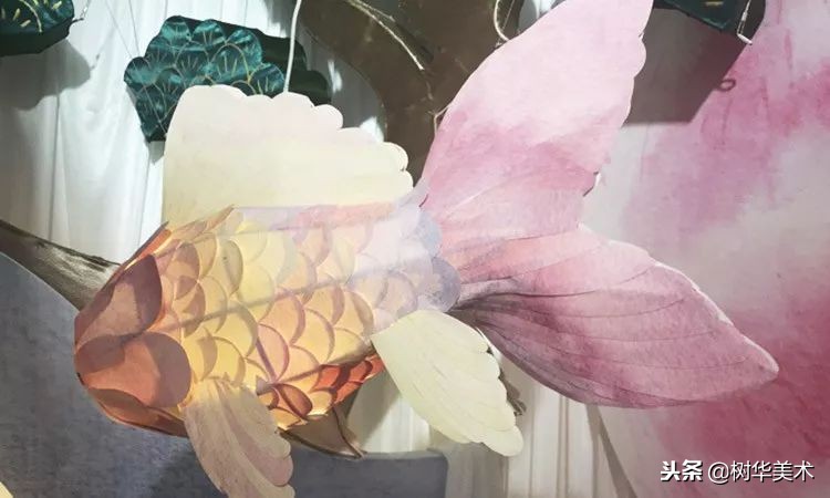 华师大油画系毕业的她，用纸改造广东传统花灯，还登上时尚杂志！