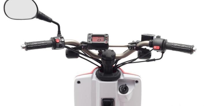 雅马哈adv踏板摩托车整车测评,雅马哈跨界踏板adv150