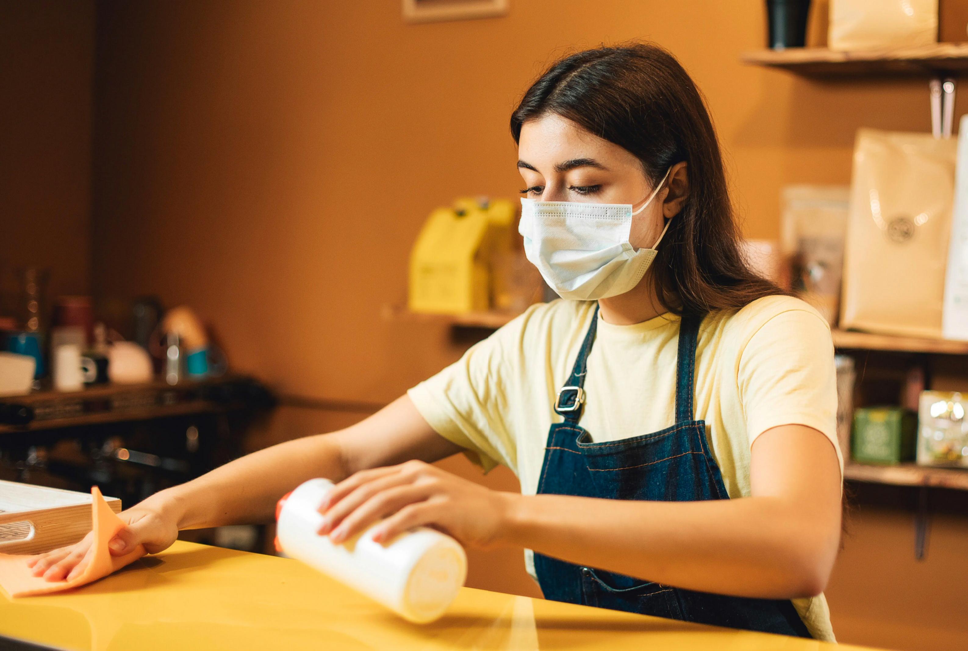 美国雇主们希望青少年们能填补今夏工作人手的短缺