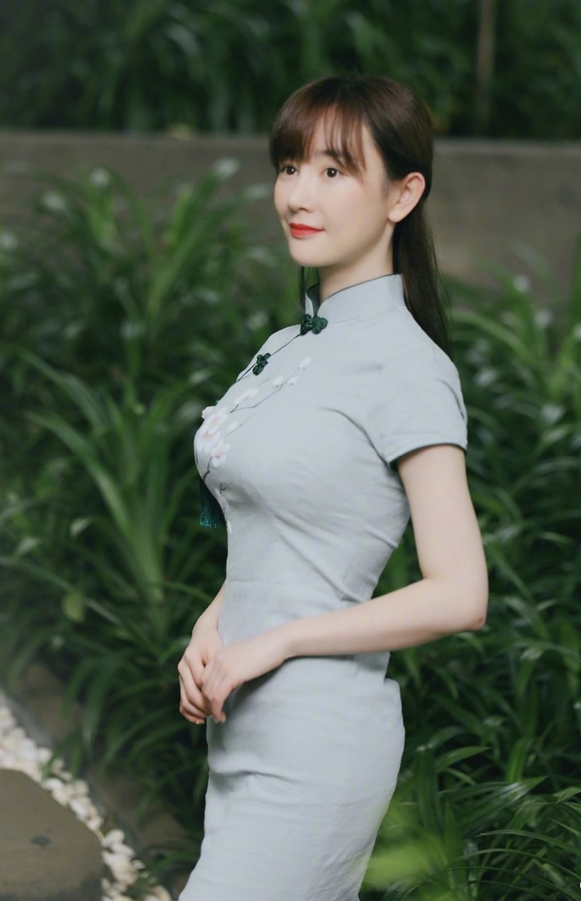 张檬颜值巅峰穿着,张檬穿绿裙照片