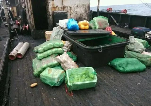 我在远洋船上捕鱼的日子，用啤酒跟俄国人换帝王蟹，香烟是硬通货