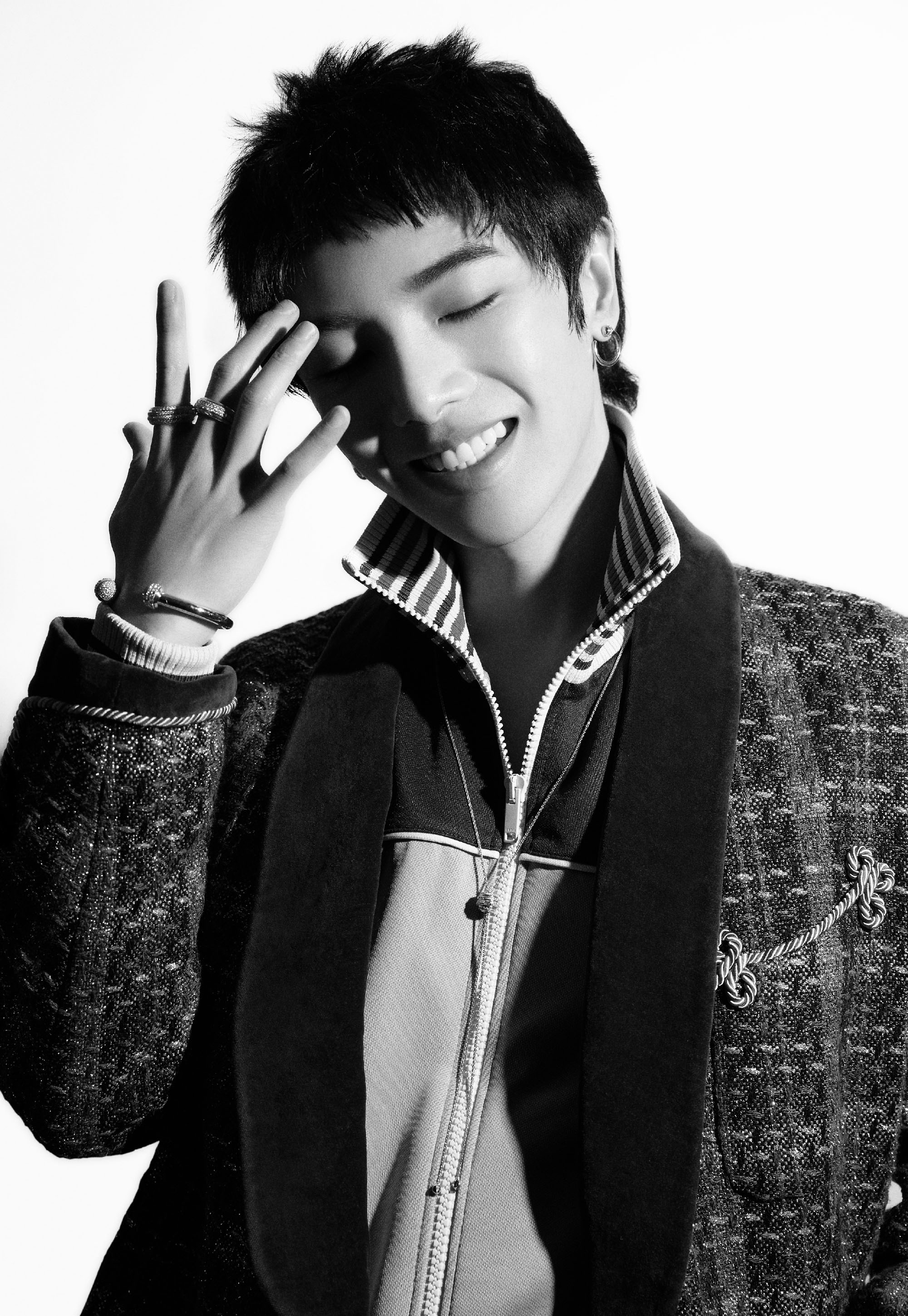 华晨宇同款棒球服搭配,华晨宇黑色西服穿搭图片